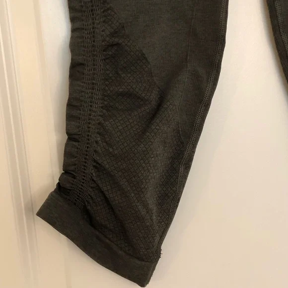 Lululemon In The Flow Crop II Heathered Inkwell grey Sz 4 compression leggings - Picture 6 of 12